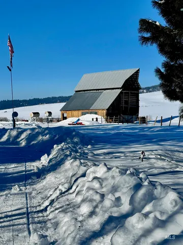 $695,000 | 798 High Valley Road, Cascade, ID 83611
