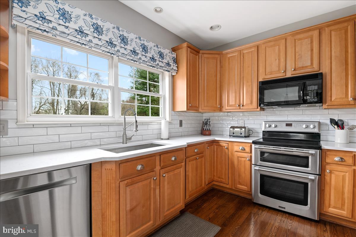 210 Shea Road Lothian, MD 20711 - Photo 13 of 41 Updated kitchen