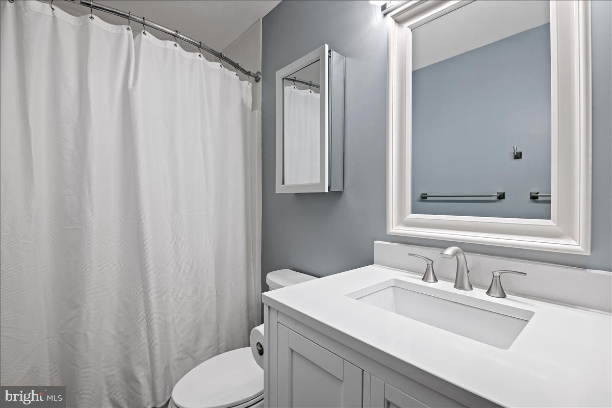 210 Shea Road Lothian, MD 20711 - Photo 19 of 41 Hall bath