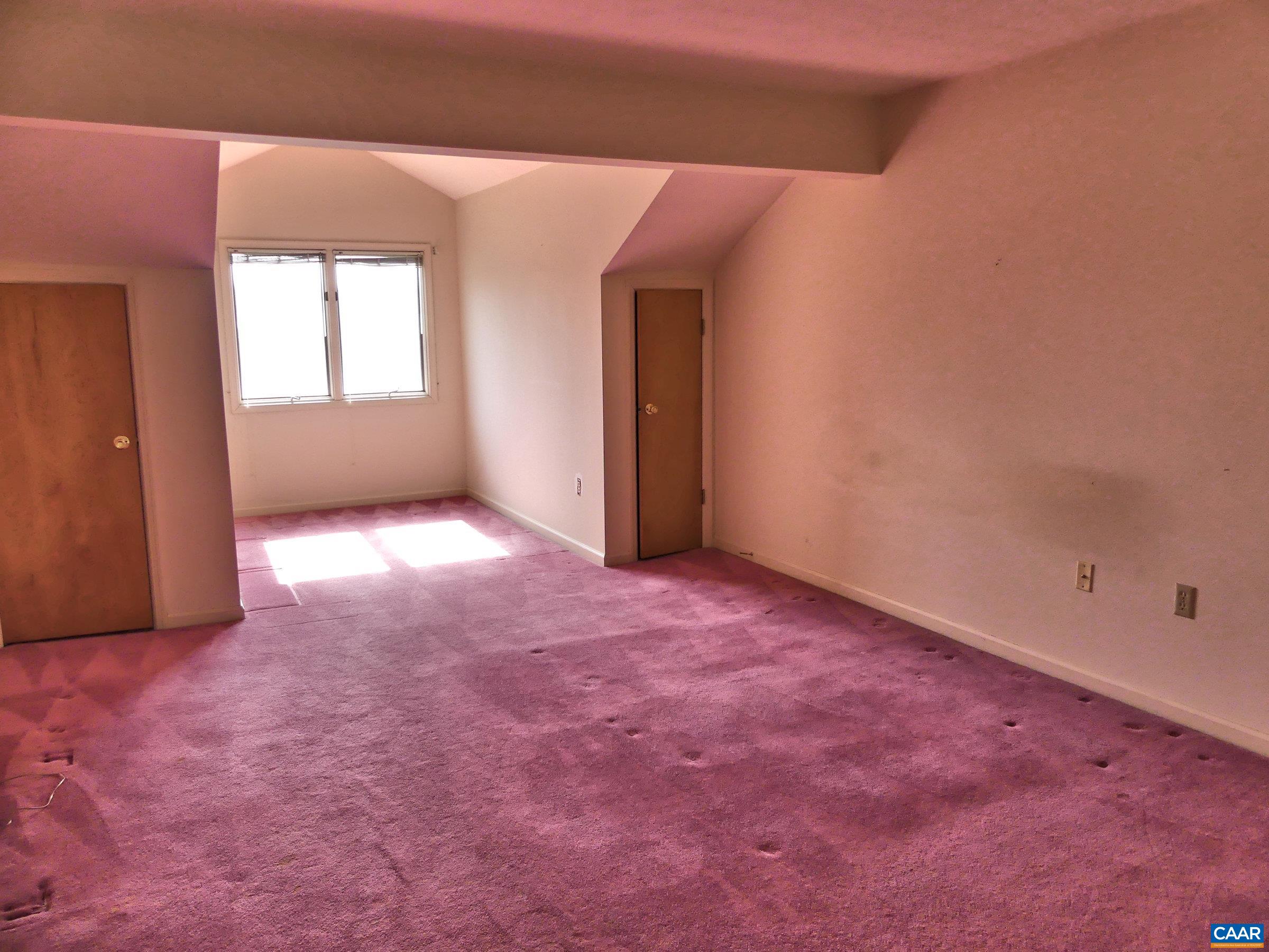 2 Marina Point Palmyra, VA 22963 - Photo 19 of 32 an empty room with windows