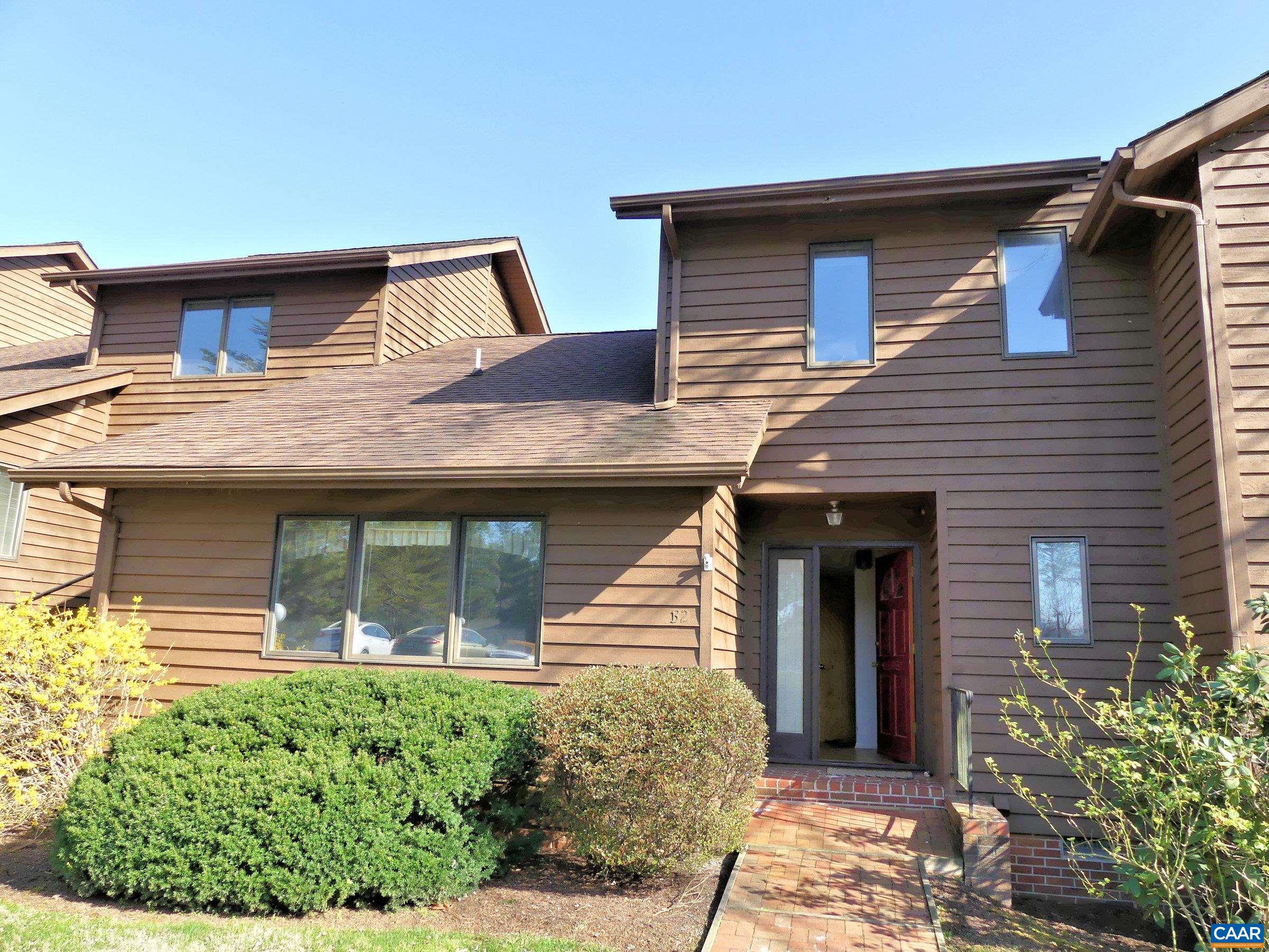 2 Marina Point Palmyra, VA 22963 - Photo 2 of 32 front view of a house with a yard