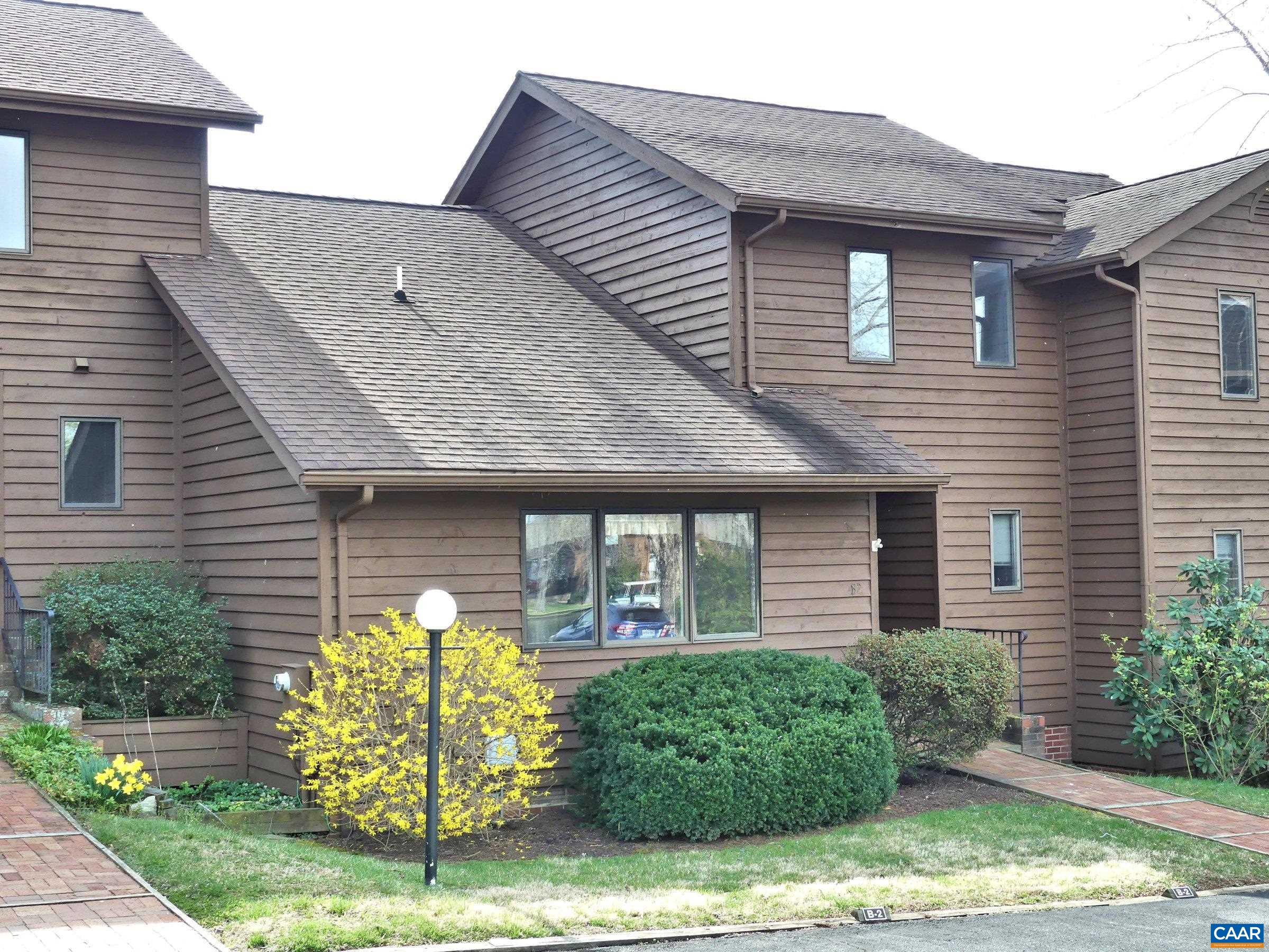 2 Marina Point Palmyra, VA 22963 - Photo 32 of 32 a front view of a house with garden