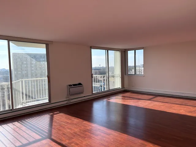 $220,000 | 40 North Tower Road, Unit 8F, Oak Brook, IL 60523