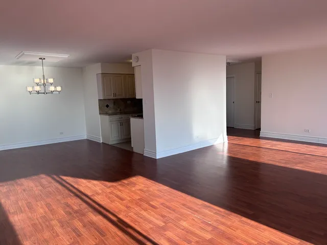 $220,000 | 40 North Tower Road, Unit 8F, Oak Brook, IL 60523