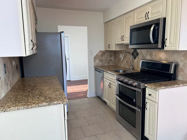 $220,000 | 40 North Tower Road, Unit 8F, Oak Brook, IL 60523