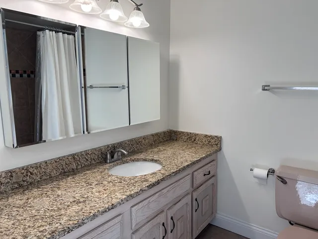 $220,000 | 40 North Tower Road, Unit 8F, Oak Brook, IL 60523