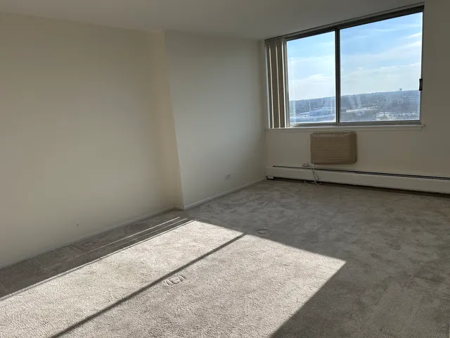 $220,000 | 40 North Tower Road, Unit 8F, Oak Brook, IL 60523