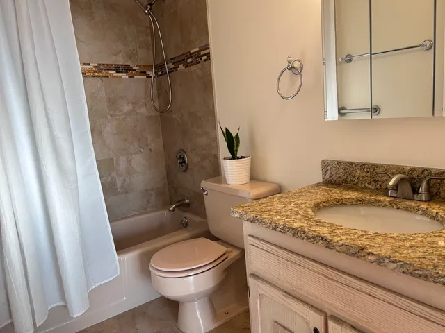 $220,000 | 40 North Tower Road, Unit 8F, Oak Brook, IL 60523