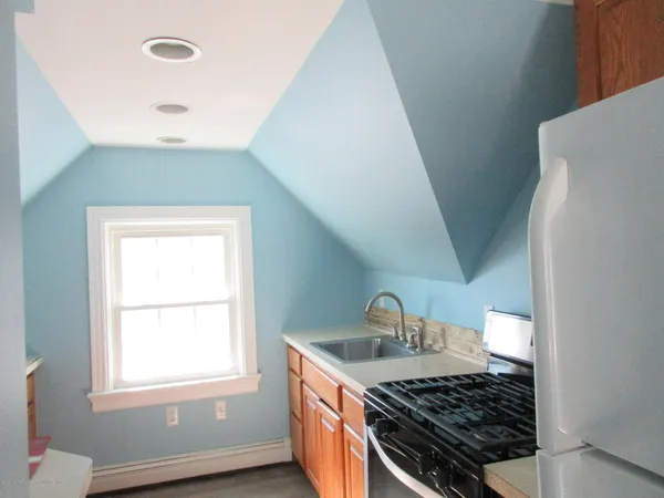 $1,800 | 205 11th Avenue, Unit 3, Belmar, NJ 07719