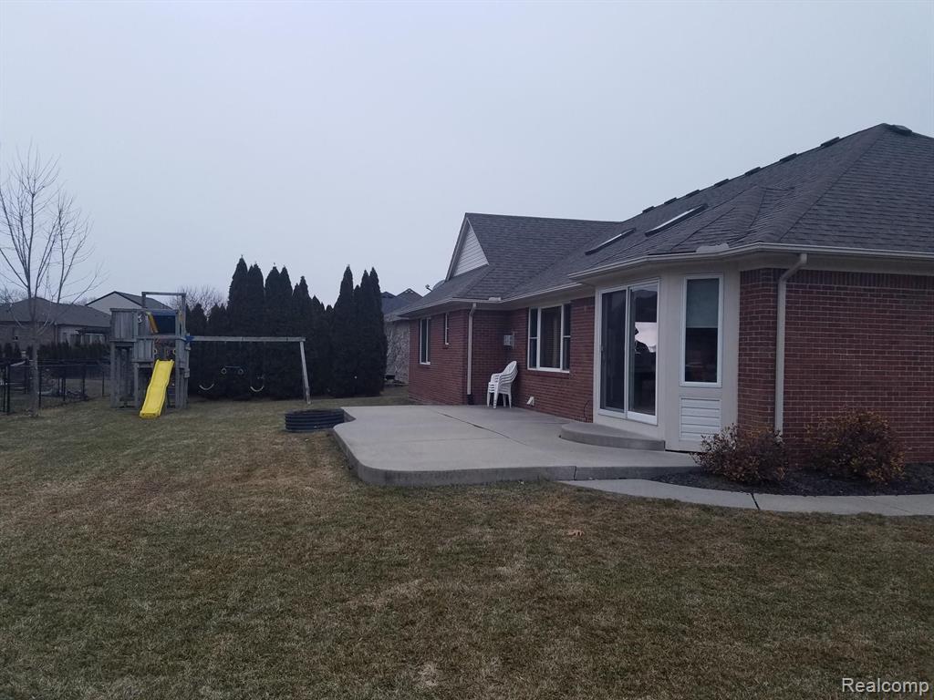 22702 Brantingham Road Macomb, MI 48044 - Photo 4 of 61