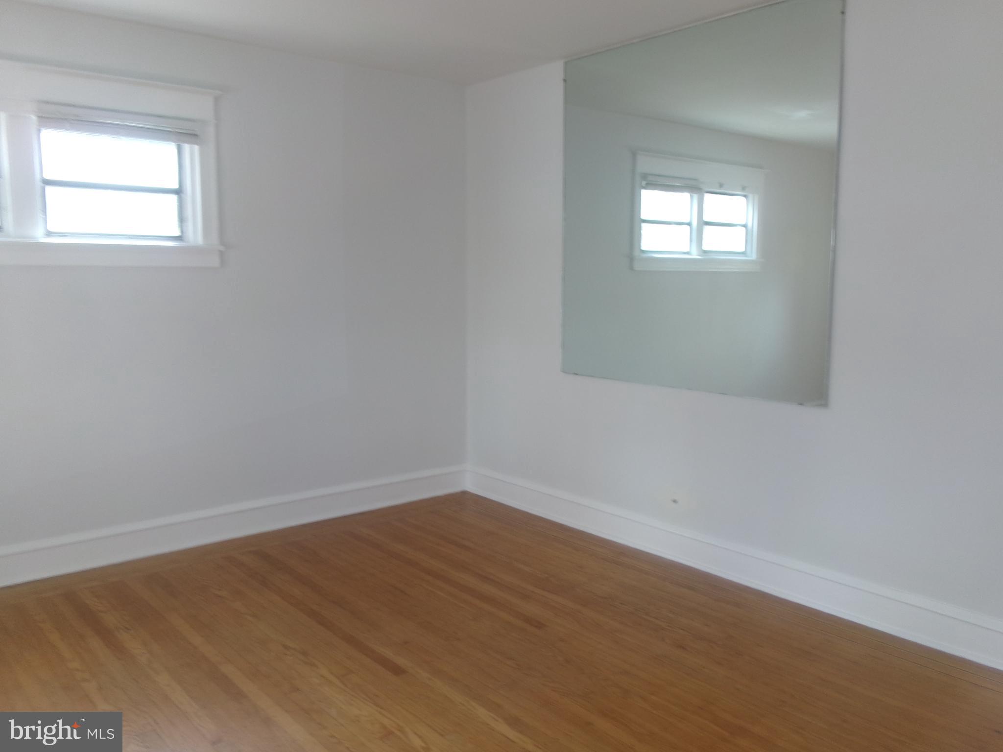 200 Wembly Road Upper Darby, PA 19082 - Photo 14 of 47 an empty room with a window