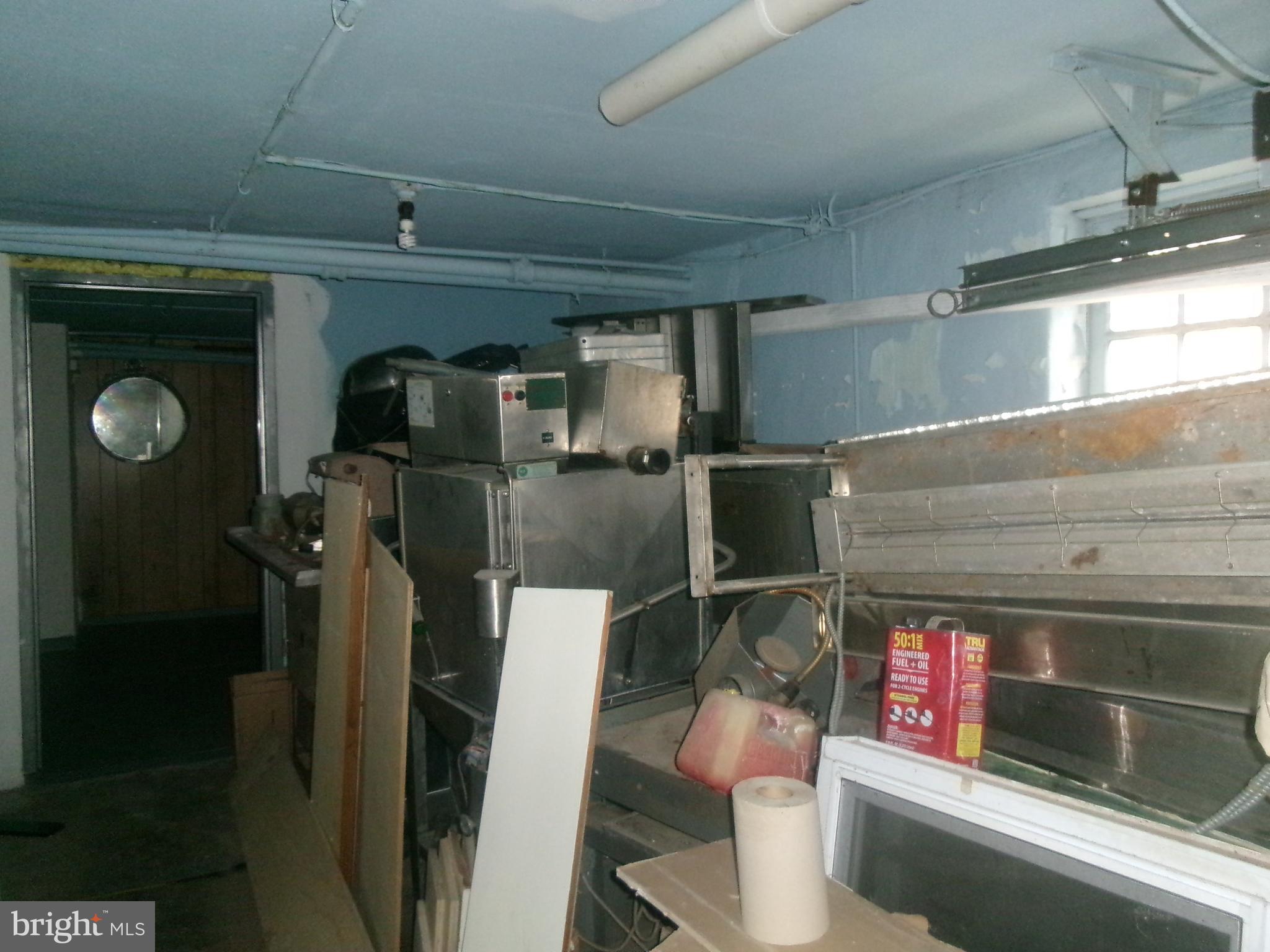 200 Wembly Road Upper Darby, PA 19082 - Photo 28 of 47 a close view of water heater room