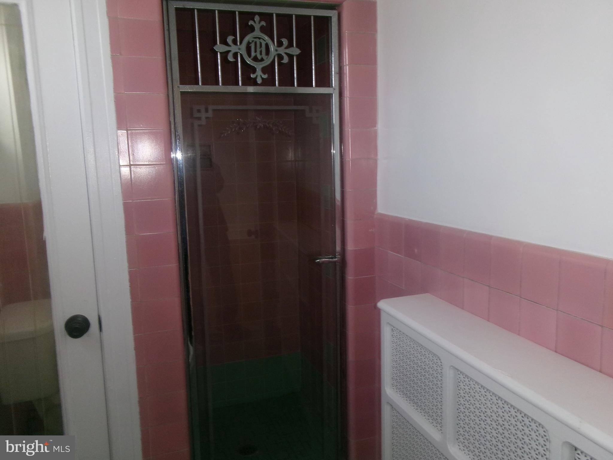 200 Wembly Road Upper Darby, PA 19082 - Photo 41 of 47 a utility room with dryer and washer