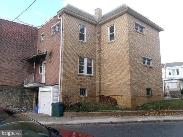 a view of a house with a yard and garage