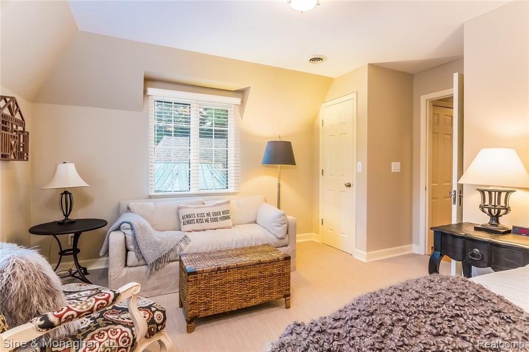 72 Touraine Road Grosse Pointe, MI 48236 - Photo 45 of 69 046-Bedroom-3435715-medium.jpg