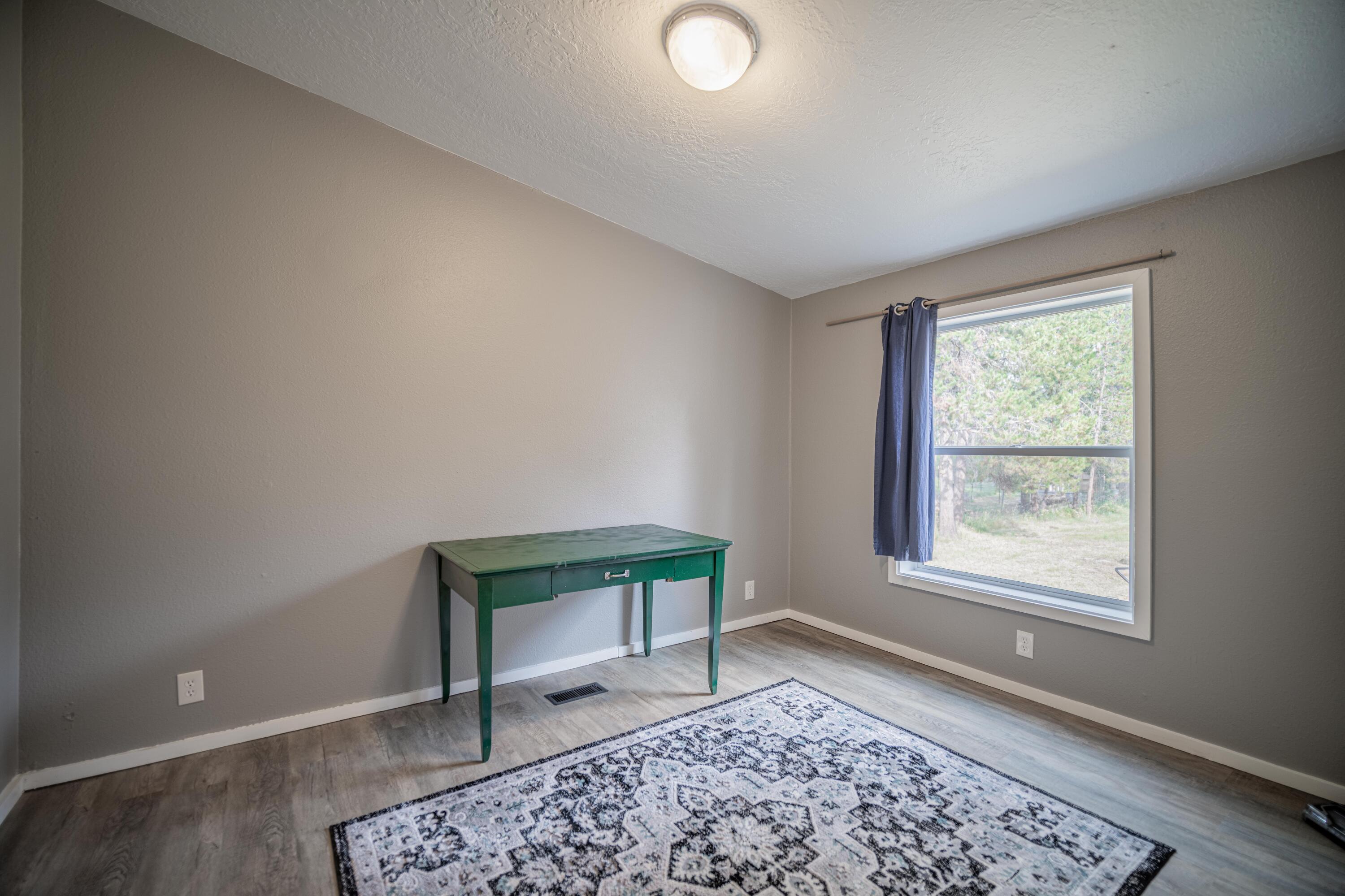 55822 Swan Road Bend, OR 97707 - Photo 10 of 23 10