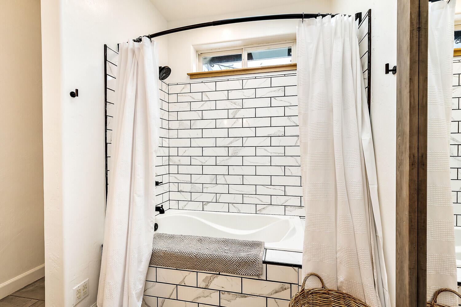 15319 Shiloh Road White City, OR 97503 - Photo 54 of 75 a bathroom with a shower and a bathtub