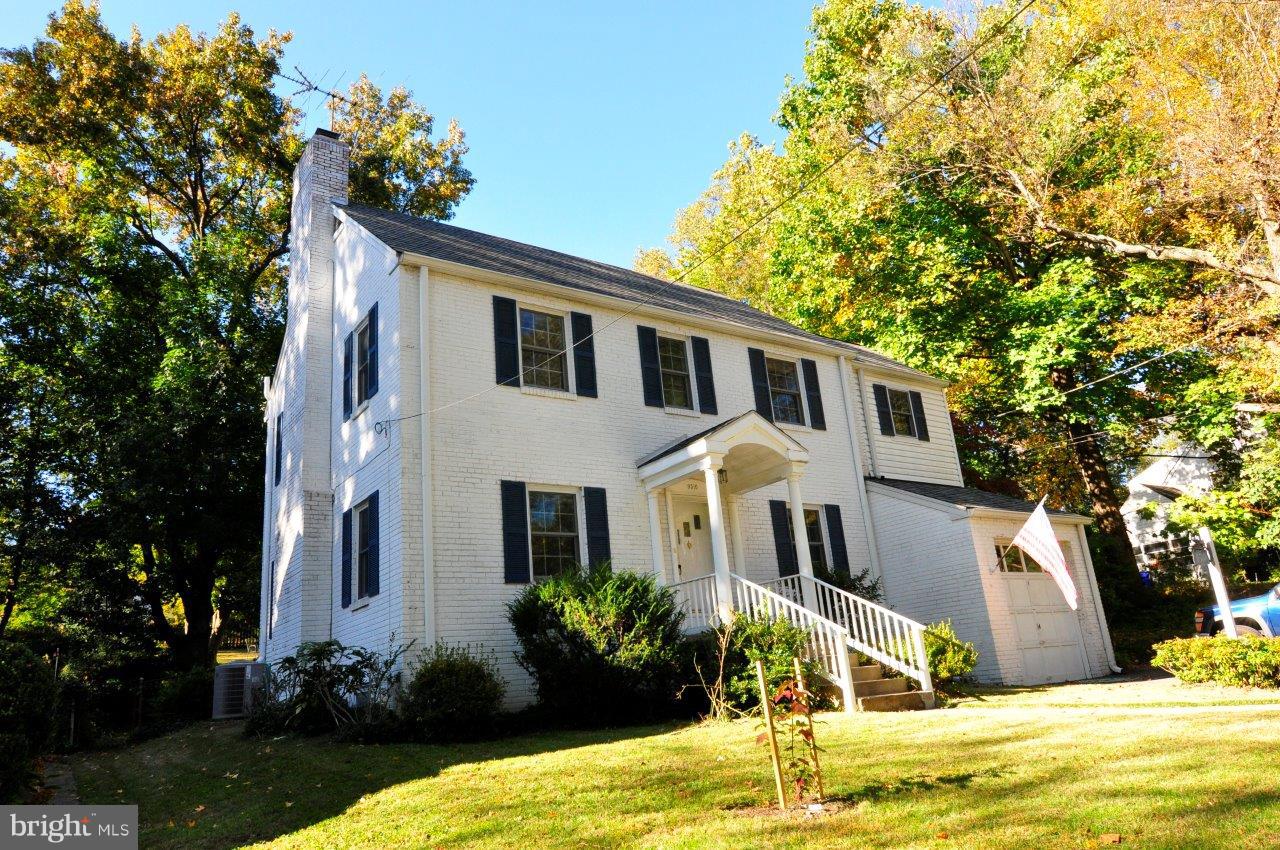 9510 Bruce Drive Silver Spring, MD 20901 - Photo 48 of 48 In a warmer season!