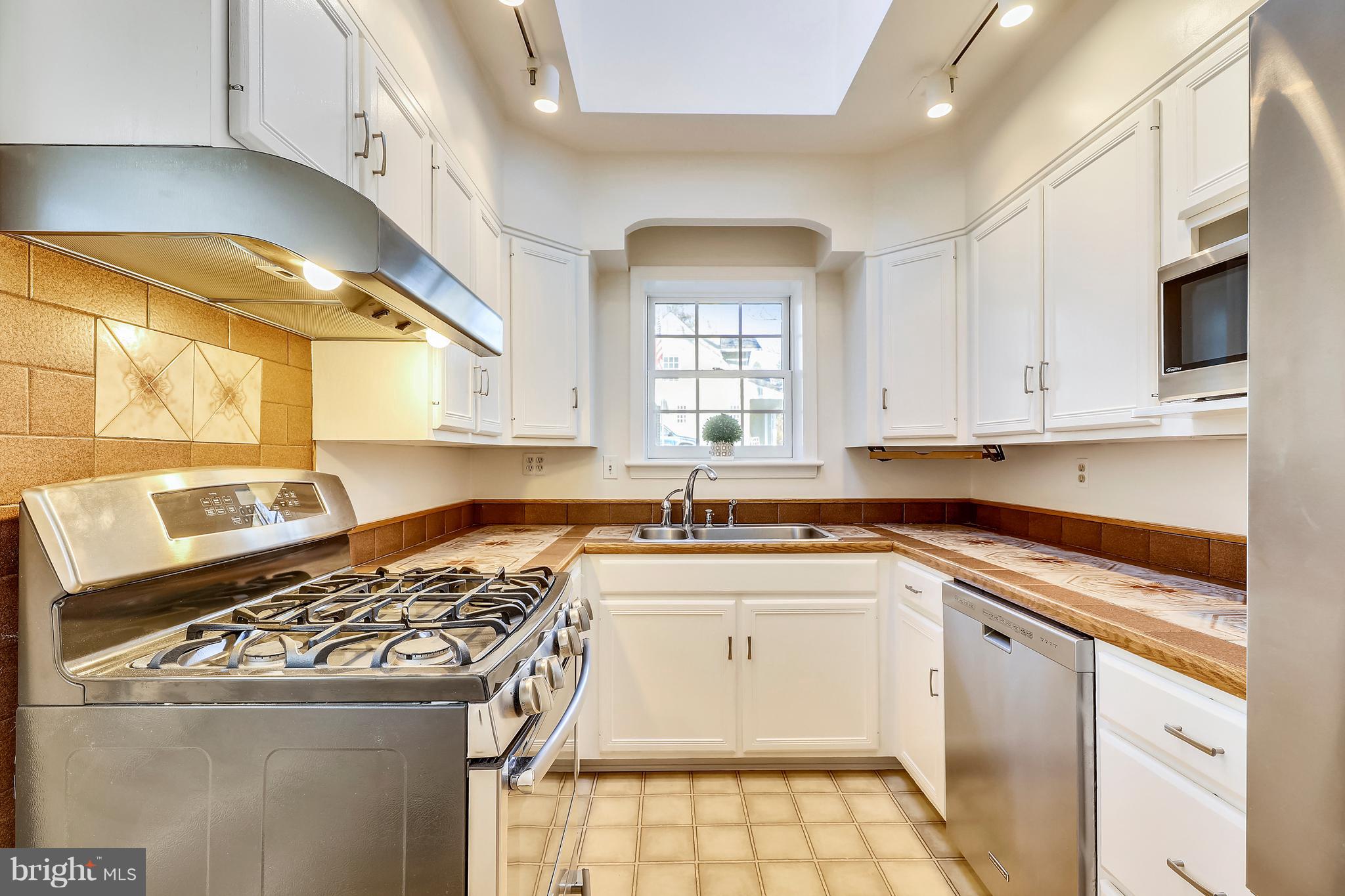 9510 Bruce Drive Silver Spring, MD 20901 - Photo 7 of 48 Kitchen