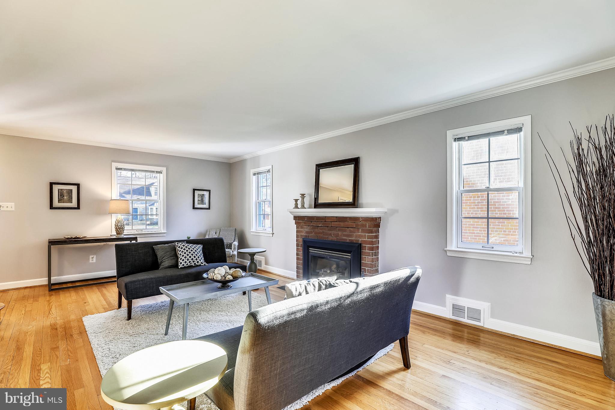 9510 Bruce Drive Silver Spring, MD 20901 - Photo 10 of 48 Living Room