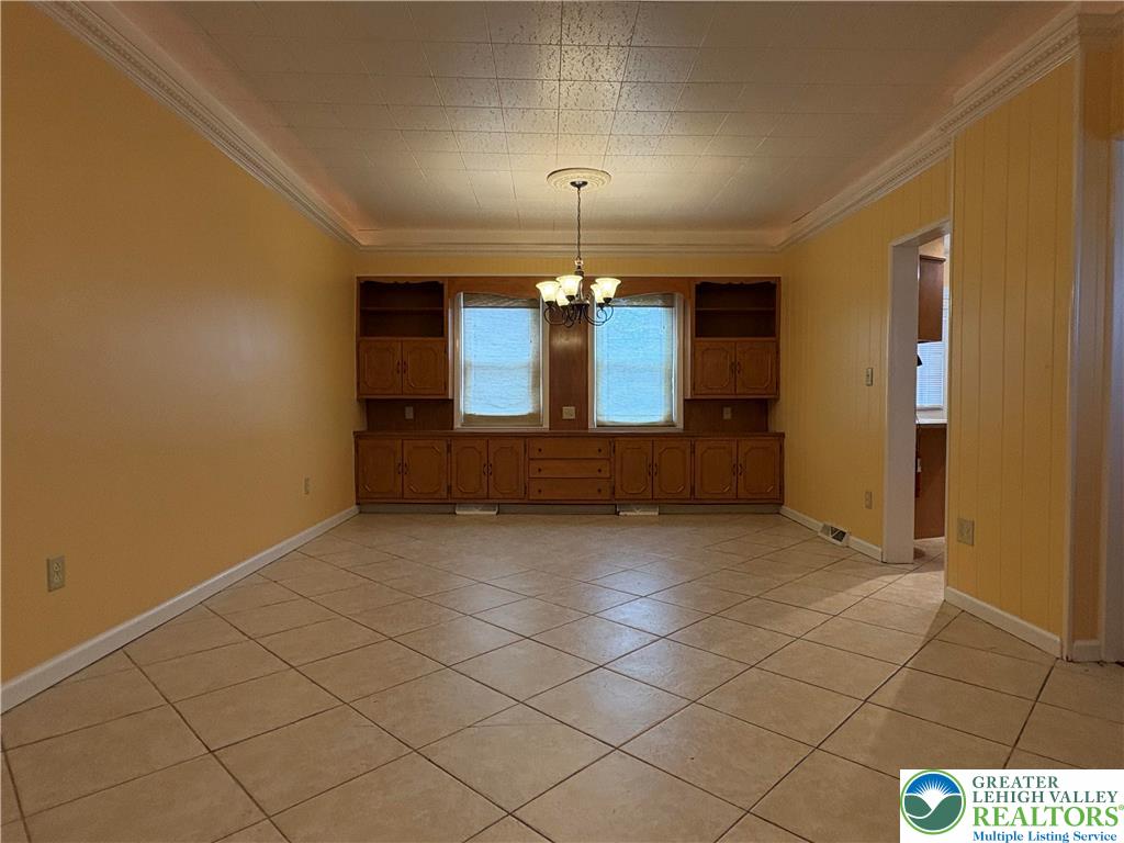 754 East Washington Avenue Bethlehem, PA 18017 - Photo 4 of 19 a view of a livingroom with a furniture
