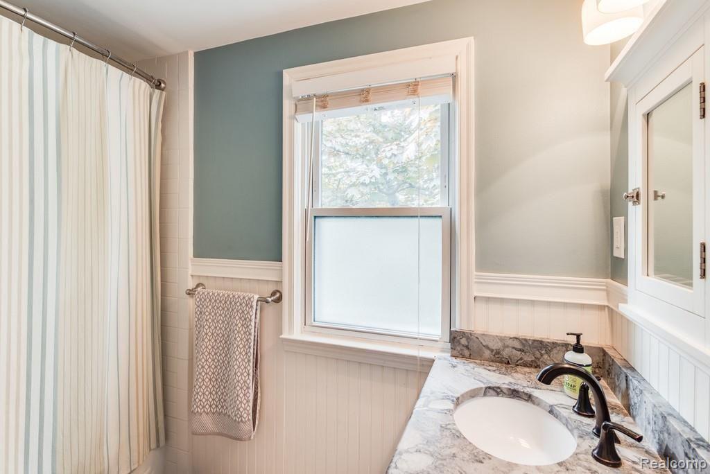 2119 Harvard Road Berkley, MI 48072 - Photo 18 of 29