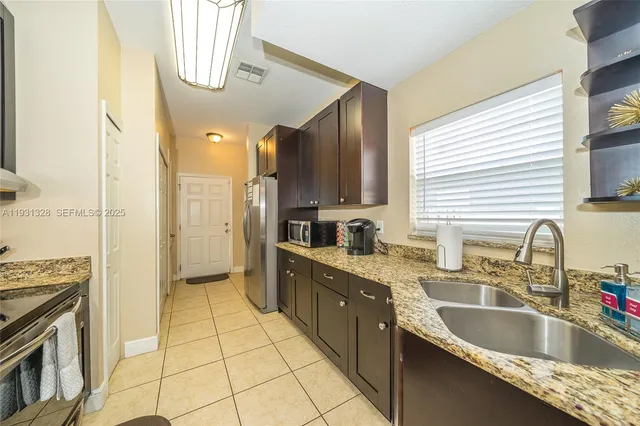 $395,000 | 205 East Kirby Street, Tampa, FL 33604