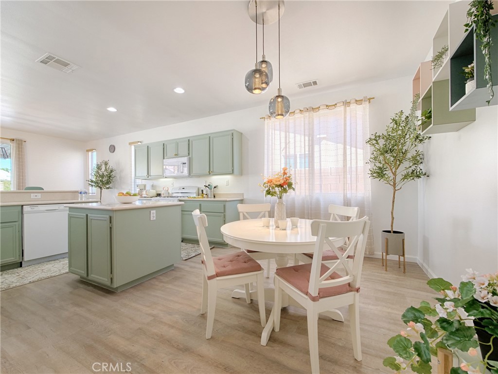 80718 Mountain Mesa Drive Indio, CA 92201 - Photo 13 of 47 a kitchen with a table and chairs in it