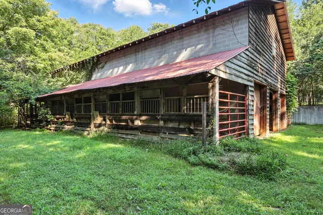 a view of a house with backyard sitting area and garden