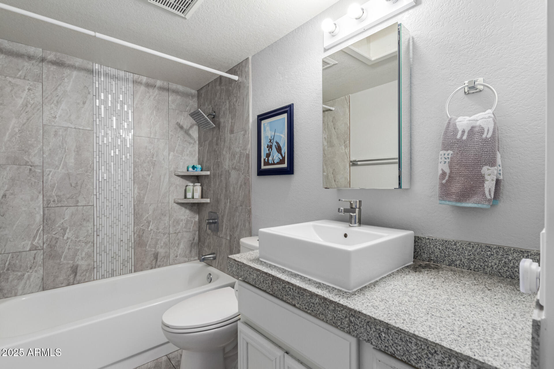 6509 North 10th Place Phoenix, AZ 85014 - Photo 4 of 28 30 - 10th