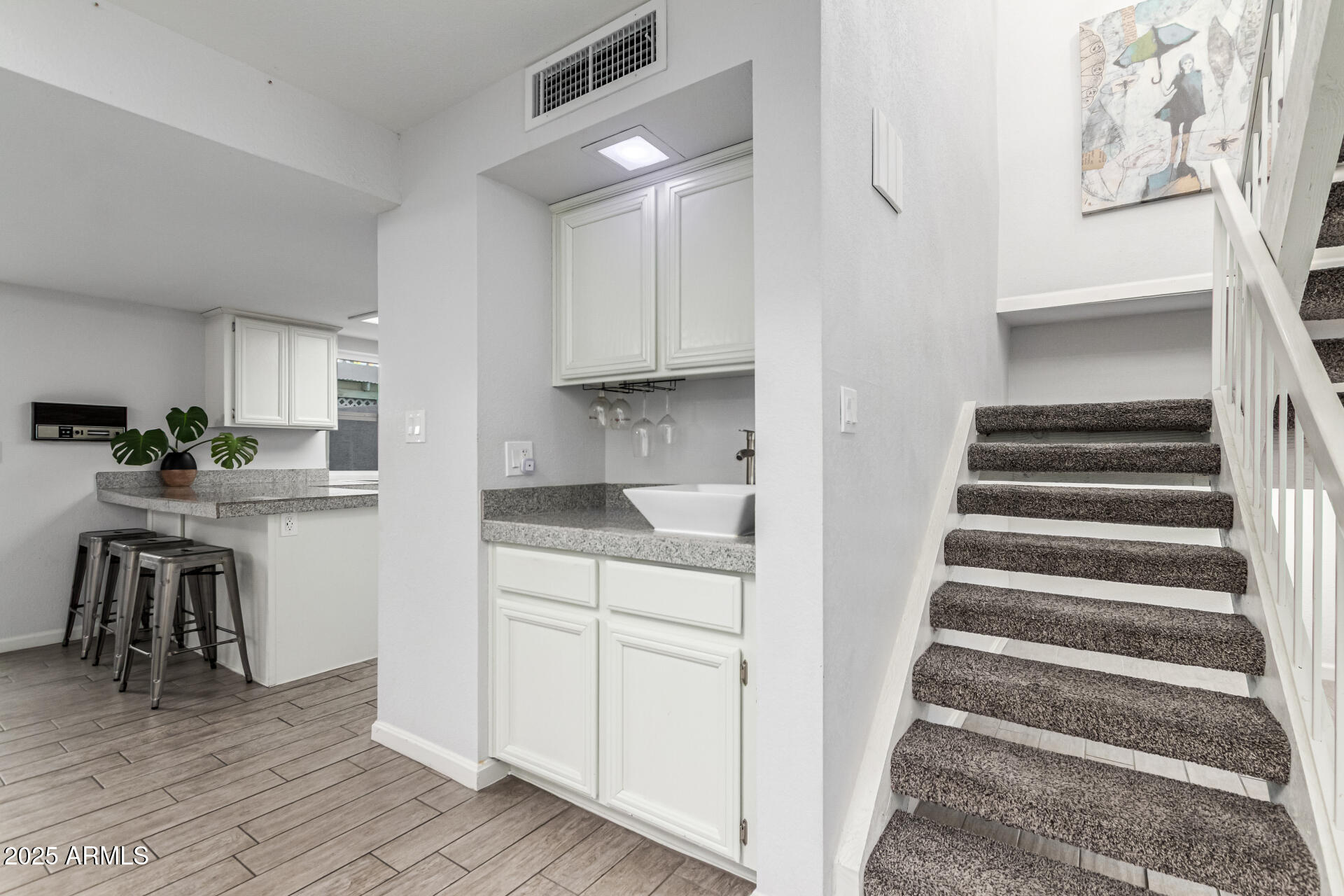 6509 North 10th Place Phoenix, AZ 85014 - Photo 10 of 28 12 - 10th