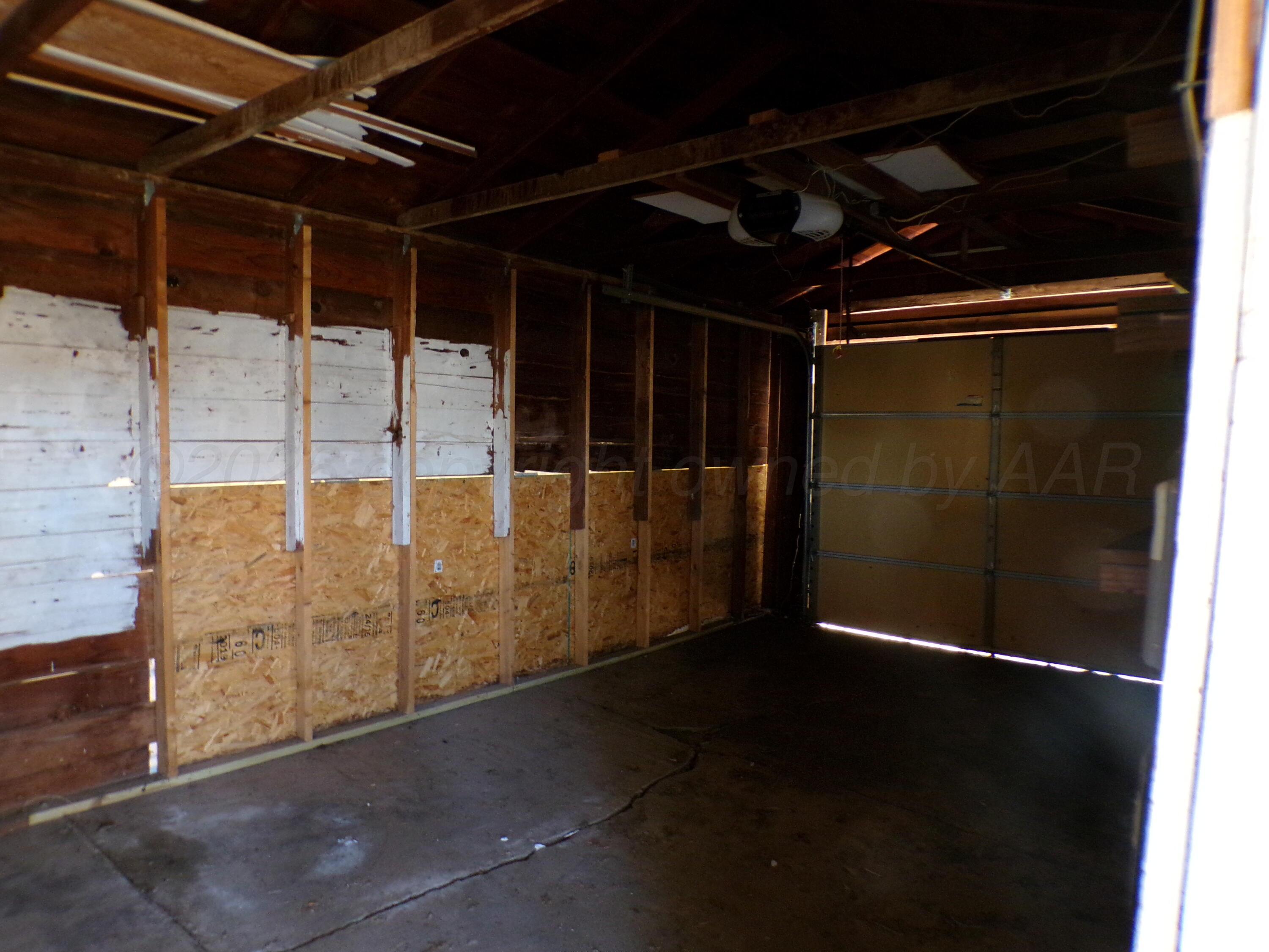 4208 South Ong Street Amarillo, TX 79110 - Photo 20 of 20 GARAGE