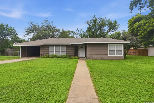 $210,000 | 812 Cherry Street, Uvalde, TX 78801