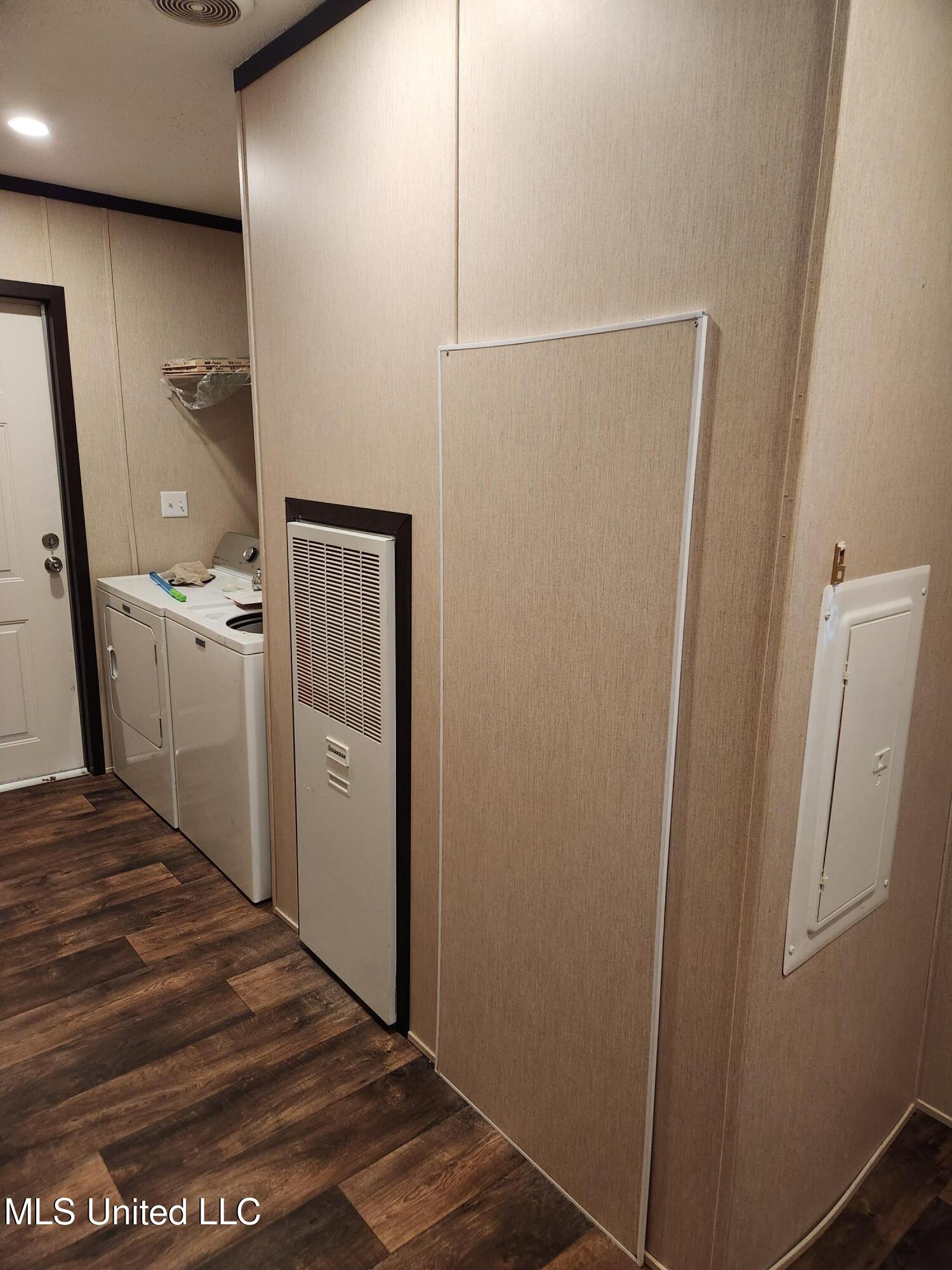 379 Maple Street Florence, MS 39073 - Photo 15 of 16 laundry area