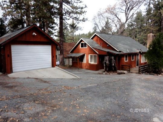 53075 Tollgate Road Idyllwild, CA 92549 - Photo 3 of 12 Garage and side view