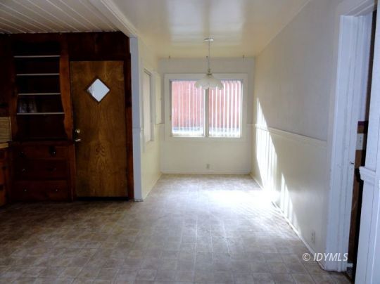 53075 Tollgate Road Idyllwild, CA 92549 - Photo 6 of 12 Dining area