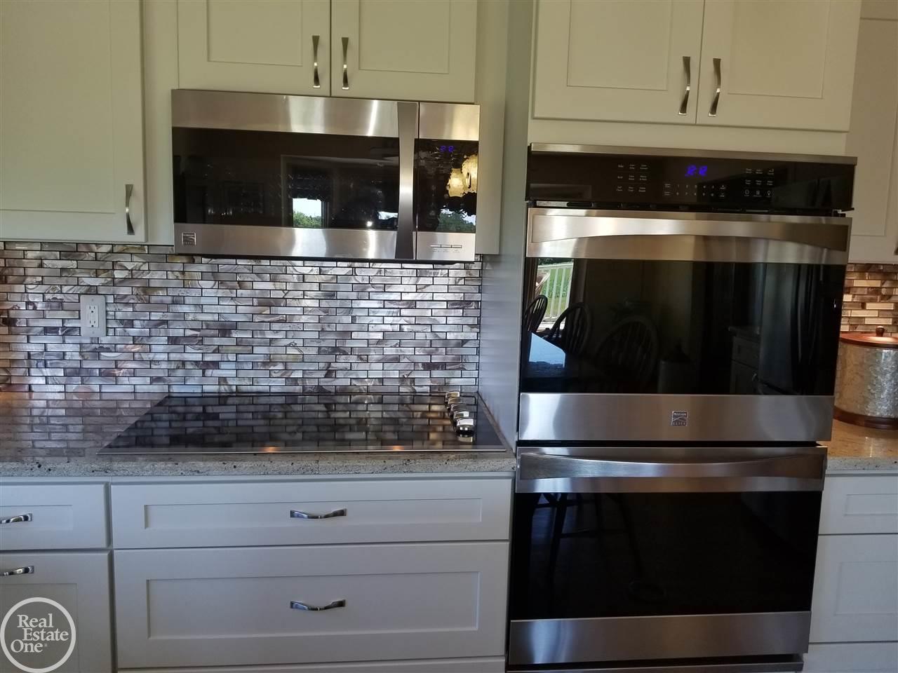 32498 Armada Ridge Road Richmond, MI 48062 - Photo 9 of 40 31326417-8.JPG