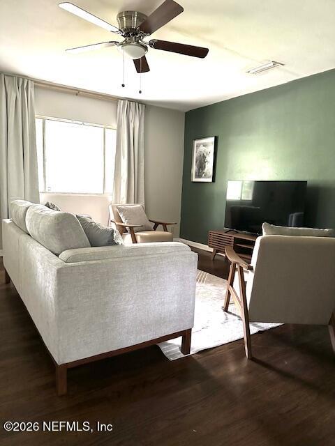 5620 Bagnal Road Jacksonville, FL 32205 - Photo 26 of 31 a living room with a couch and a flat screen tv