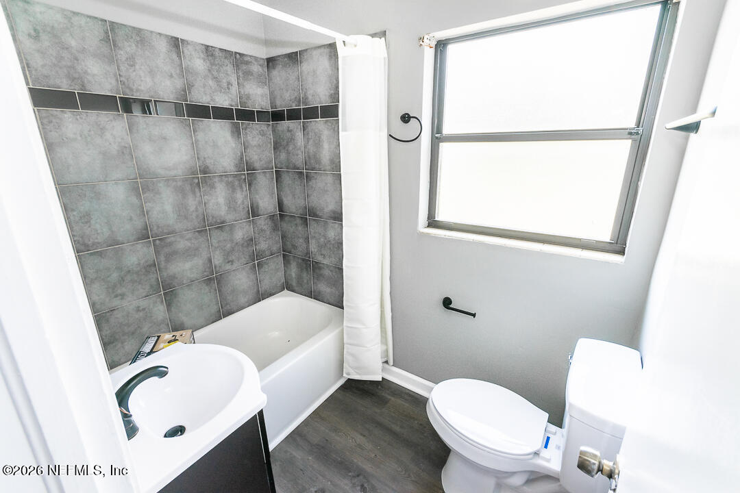 5620 Bagnal Road Jacksonville, FL 32205 - Photo 8 of 31 a bathroom with a toilet and a shower