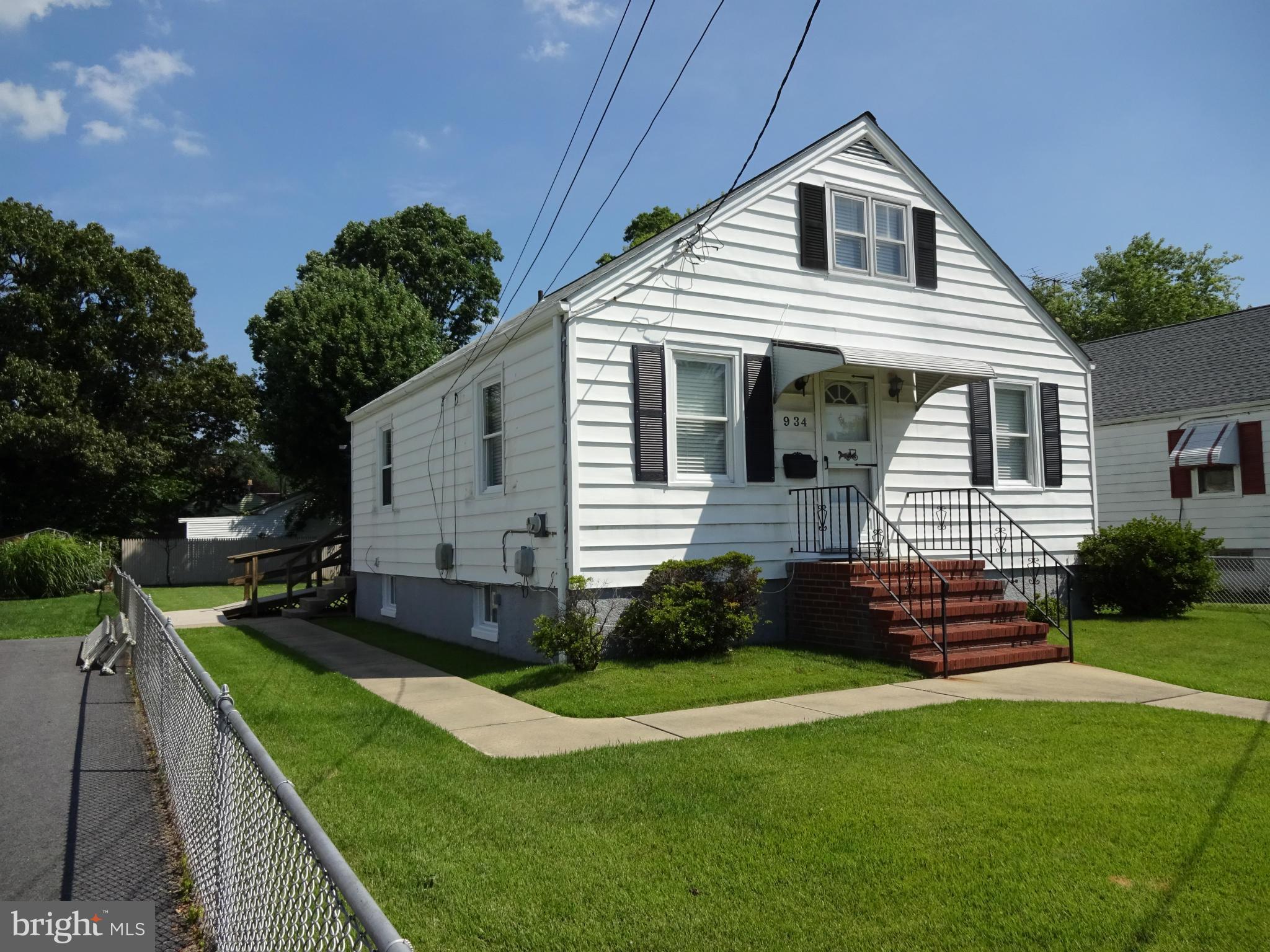 934 Martin Road Baltimore, MD 21221 - Photo 2 of 16 Fully Fenced Yard w/ Ramp to the Back Porch