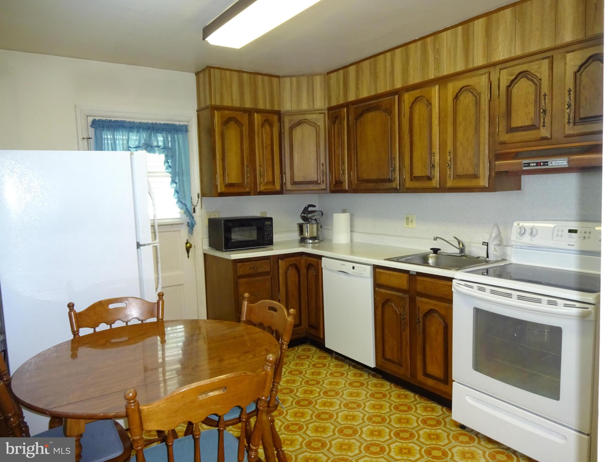 934 Martin Road Baltimore, MD 21221 - Photo 5 of 16 Eat in Kitchen w/ Spacious Cabinets