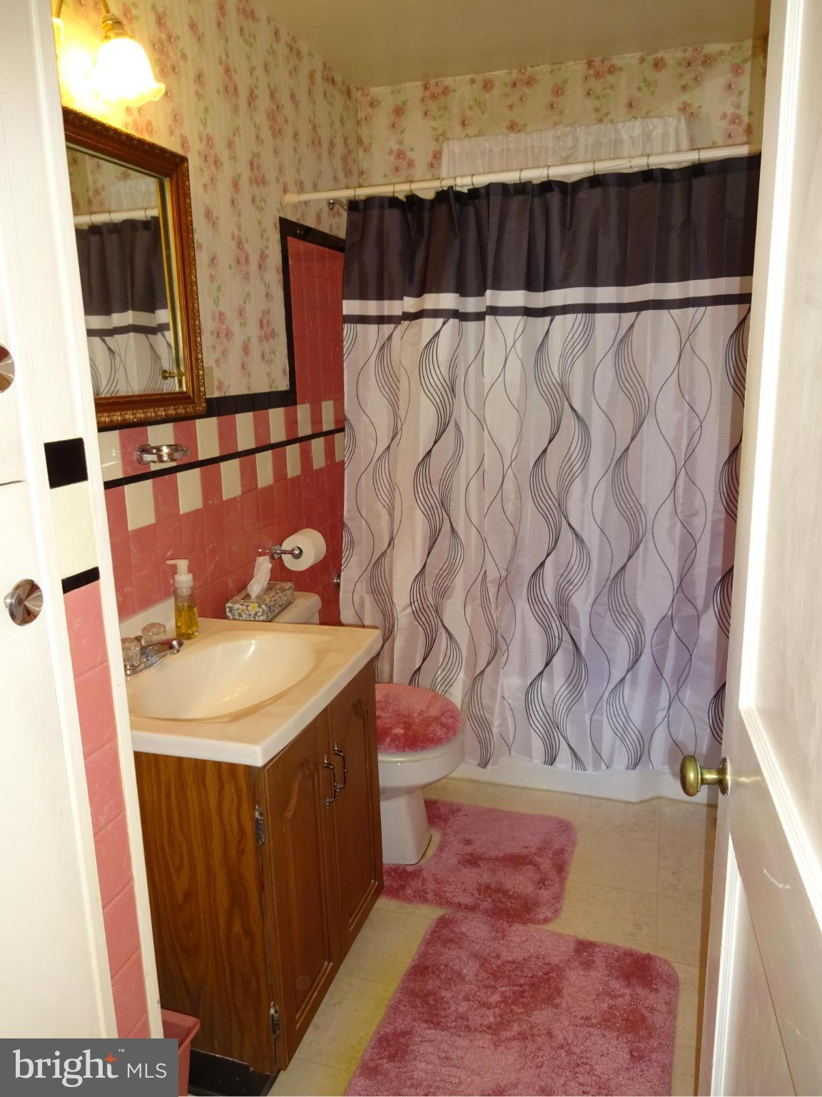 934 Martin Road Baltimore, MD 21221 - Photo 8 of 16 Full Bath on the Main Level