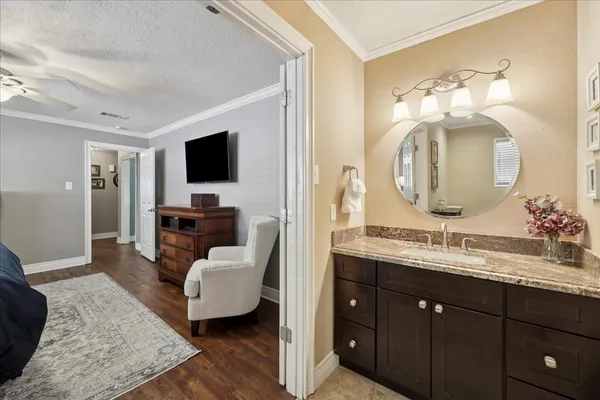 a en suite bathroom with a double vanity sink and a mirror