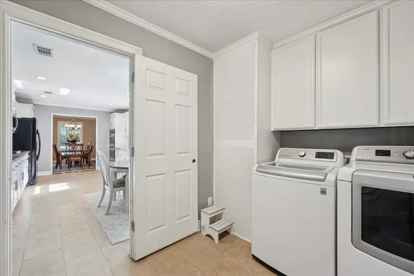 a view of utility room and washer dryer