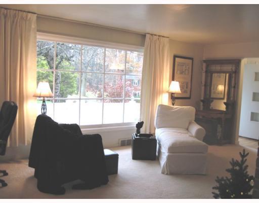 634 Ravencrest Road Pittsburgh, PA 15215 - Photo 3 of 12 Living Room.