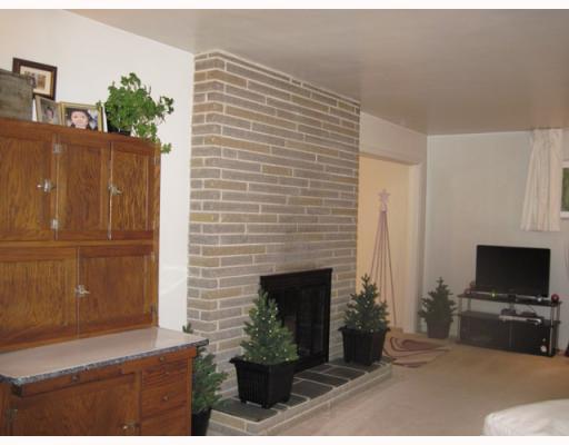 634 Ravencrest Road Pittsburgh, PA 15215 - Photo 4 of 12 Living Room.