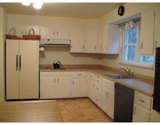 634 Ravencrest Road Pittsburgh, PA 15215 - Photo 5 of 12 Kitchen.