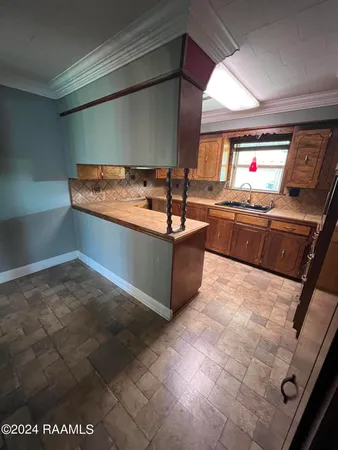 $1,900 | 616 East Broussard Road, Lafayette, LA 70503