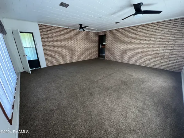 $1,900 | 616 East Broussard Road, Lafayette, LA 70503