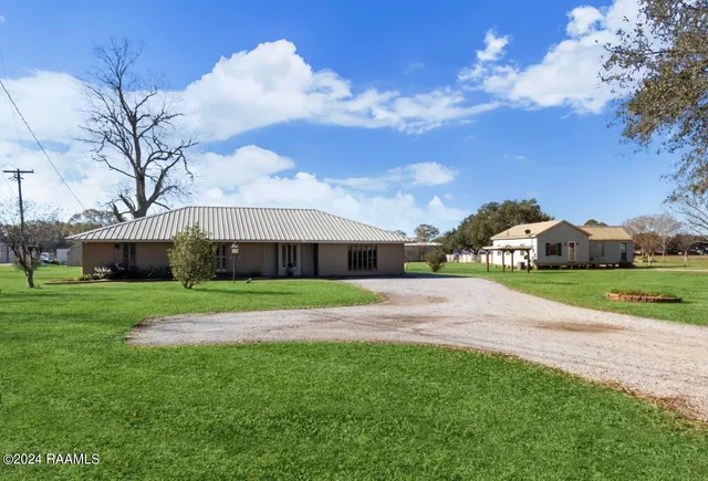 $1,900 | 616 East Broussard Road, Lafayette, LA 70503